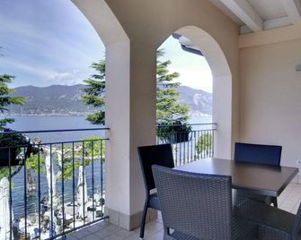 Hotel Pai - טורי דל בנאקו - מרפסת