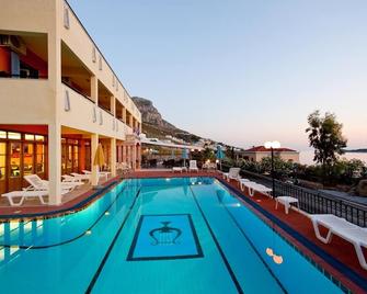 Hotel Philoxenia - Masouri - Piscina