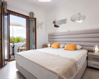 Panos Luxury Studios - Parikia - Soverom