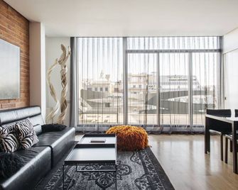 林蔭大道套房酒店 - 巴塞隆拿 - 巴塞羅那 - 客廳