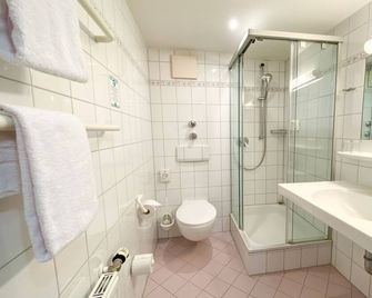 Berggasthof Höchsten - Illmensee - Bathroom