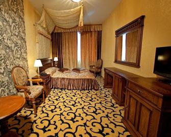 كوبافا ديلوكس هوتل - لفيف - غرفة نوم