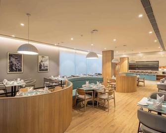 Park Inn & Suites by Radisson Thrissur East Fort - Thrissur - Restaurant