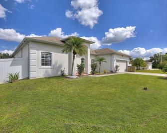 Discover a fantastic 3BR property near Disney, Universal Studios, and Sea World! - Poinciana - Edificio