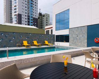 Novotel Itajai - Itajaí - Pool