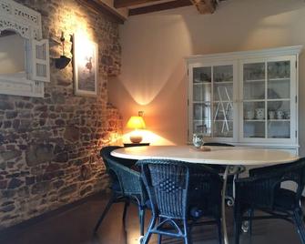 Country stone house - Dragey-Ronthon - Comedor