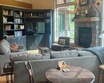 Spectacular Home on the Roaring Fork River with views of Aspen Mtn. - Aspen - Living room