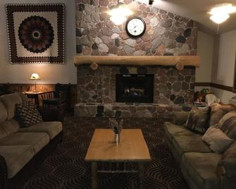 Boarders Inn & Suites By Cobblestone Hotels - Wautoma - Wautoma - Living room