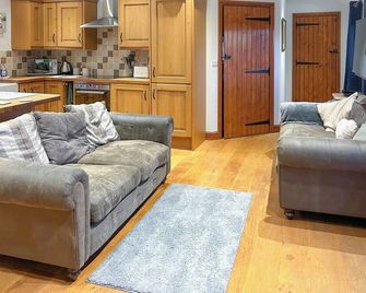 2 Bedroom Accommodation In Catsham, Near Glastonbury - Glastonbury - Living room