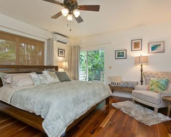 Renovated! Short Walk To Beach, Air Con. Please Inquire About Shorter Stays! - Haleiwa - Chambre