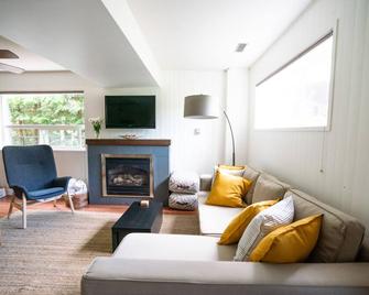 Mountain Gallery Canada - Squamish - Living room