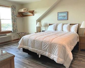 Pony Island Inn - Ocracoke - Bedroom