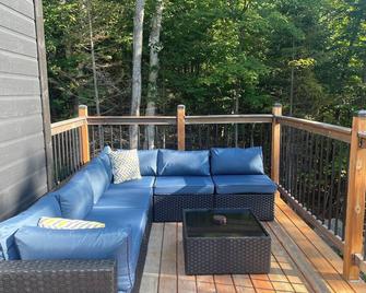 Entire chalet with Spa near Lake & Beach - Entrelacs - Balcony