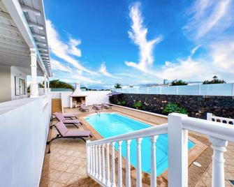 Mar Azul Puerto Calero - Private Pool And Bbq By Lanzarote Vacation Homes - Puerto Calero - Balkon