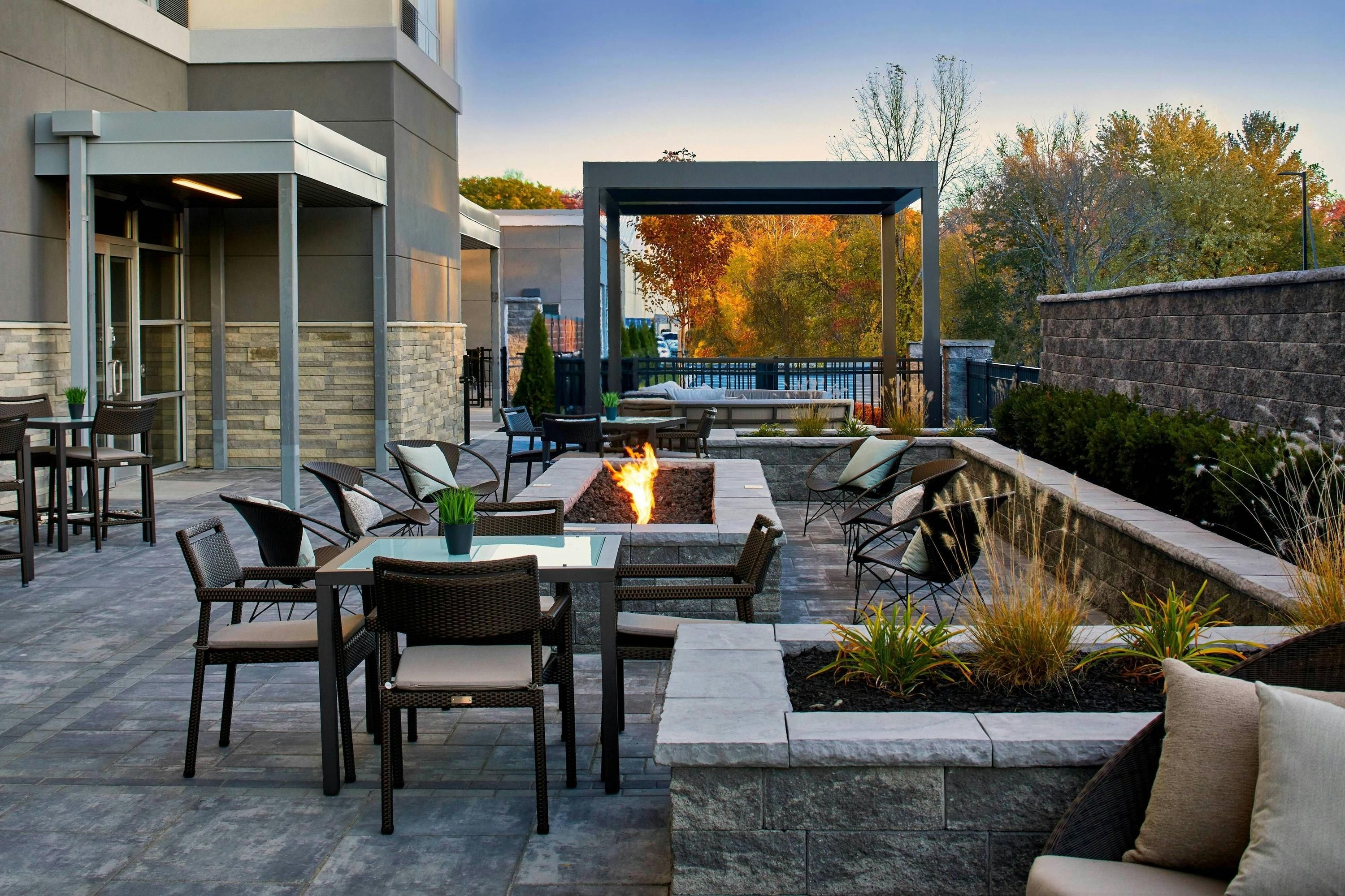 Courtyard by Marriott Albany Airport - Albany - Patio