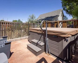 Downtown Cozy Home Base - Purple Sage 5 - Moab - Balcón