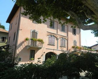 Albergo Michieletto - Montano Lucino - Gebäude