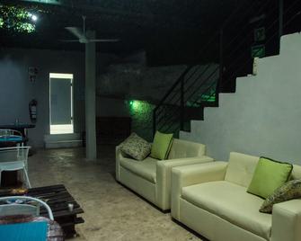 Hostal La Cueva - Playa del Carmen - Sala de estar