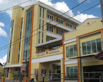 Top Star Hotel - Cepu - Edificio