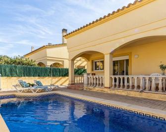 Tatiana by Interhome - Riumar - Piscina