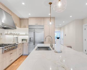 Luxury 3BR 2 BA Apartment in amazing Cow Hollow Pacific Heights neighborhood - San Francisco - Keuken