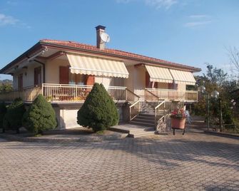 Lo Campo - Montella - Edificio