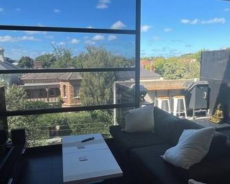 In the middle of everything! - St Kilda - Balcony