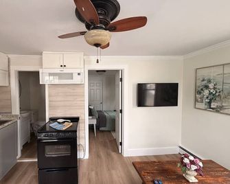 Tiny, Budget Friendly 1 Bedroom Central Ct - Southington
