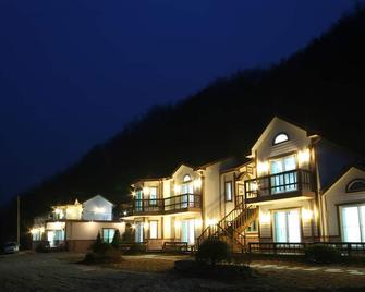 Forest of Color Pension - Hongcheon - Edificio