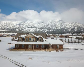 Alpine Airspace By Kabino Airpark Foosball Garage Satellite - Alpine - Bangunan