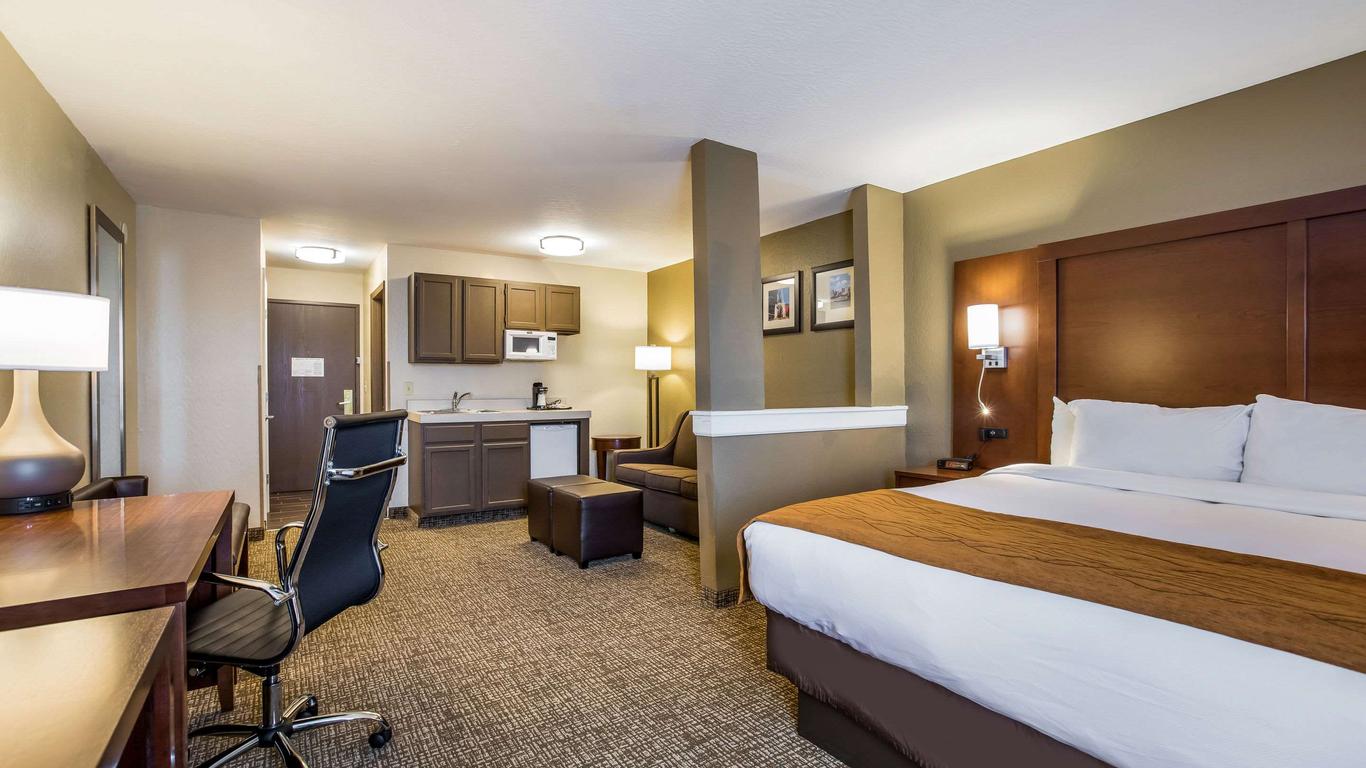 Comfort Inn and Suites Fairborn near Wright Patterson AFB