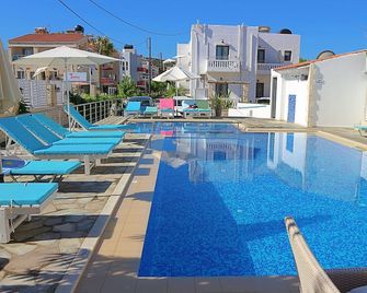 Sonio Beach - Que Bella Collection - Platanias - Piscina