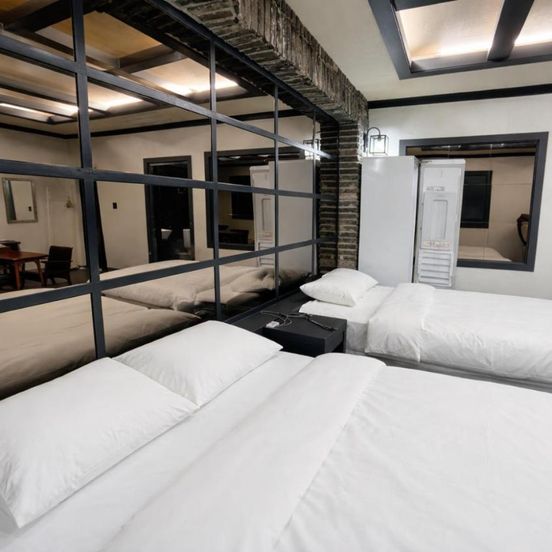 Hotel Carlton image 1
