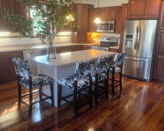 Taylors Falls Family Adventures - Taylors Falls - Dining room