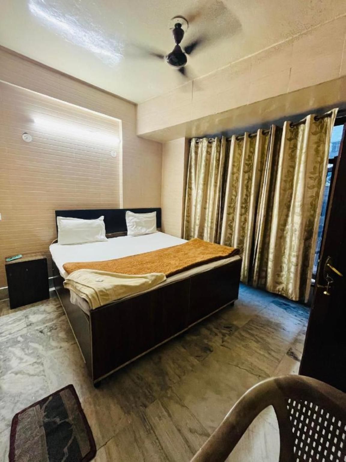 Goromgo Raj Golden & Restaurant Palampur - Pālampur - Спальня