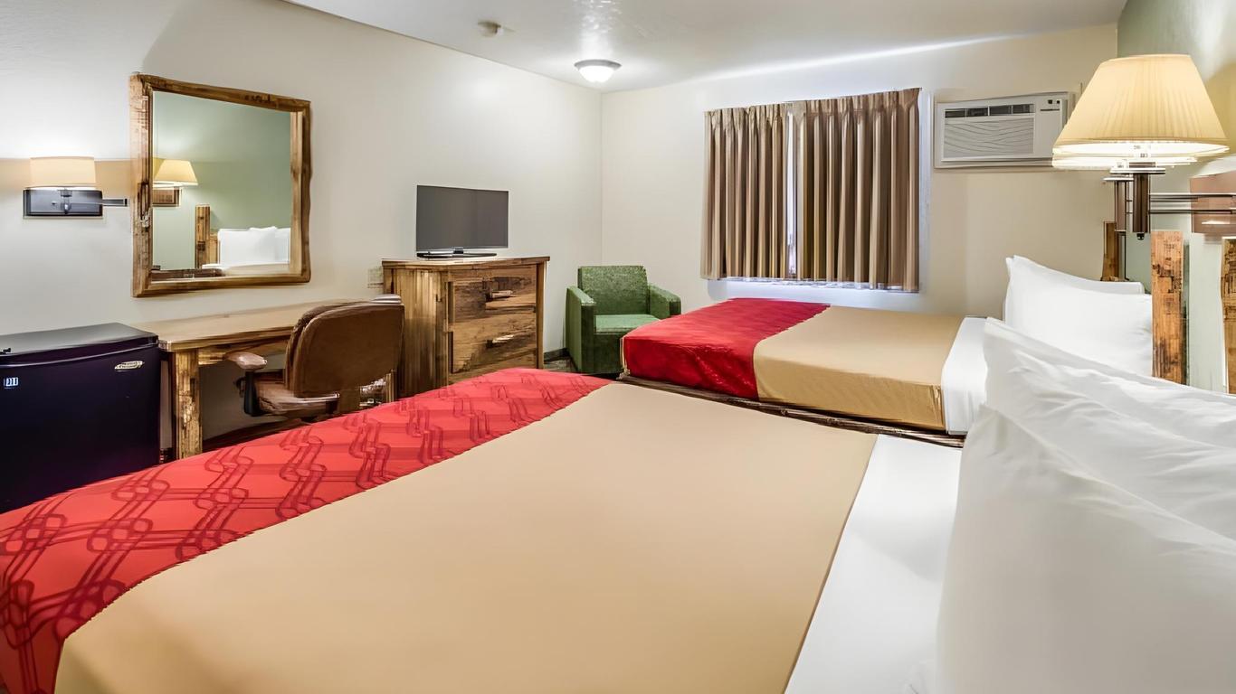 Econo Lodge Wall