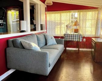 Lakefront Cabin w/ Dock & Kayaks, Perfect Summer Stay Rustic Nautic - Cabin 9 - South Haven - Living room