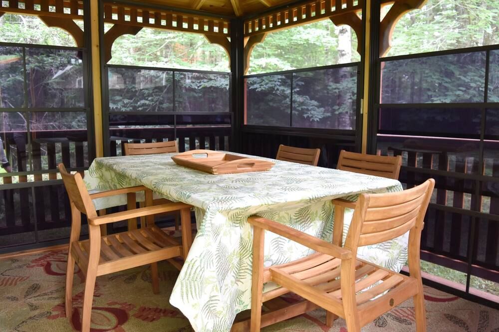 Enchanting, Secluded Cottage Close to Bar Harbor, Acadia NP, and Much More - Trenton - Jídelna