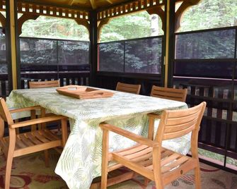 Enchanting, Secluded Cottage Close to Bar Harbor, Acadia NP, and Much More - Trenton - Jídelna
