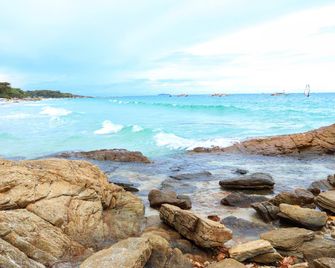 Stay Samed Hostel - Ko Samet - Beach