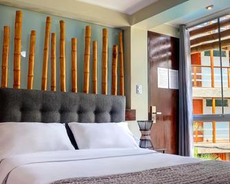 Banana's Adventure Hostel - Ica - Bedroom
