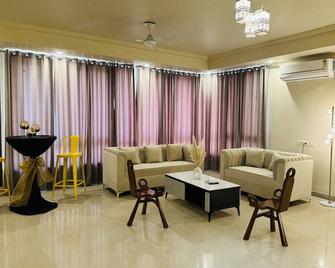 Spectacular Golf View Spacious Modern fully loaded 3 Bedroom Apartment\n - Noida - Living room