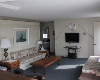 Last minute rental for Labor Day week Sat 9/2-9/9 - Long Beach - Living room