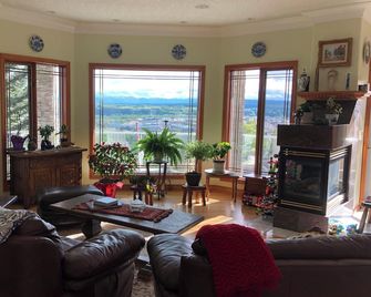 Rocky Mountain View Bed & Breakfast - Cochrane - Sala de estar