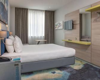 ibis Styles London Heathrow Airport - Hayes - Bedroom