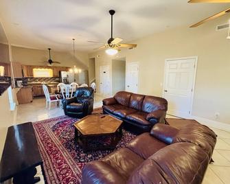 “3bdrm Barn Apt” @ Sunset Pointe - Лінкольн