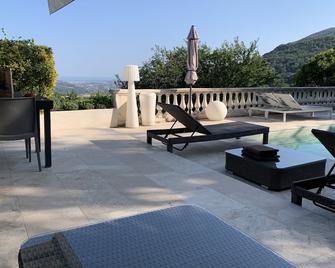 Studio Independent Pool Villa (4 People) French Riviera Nice - Panoramic Sea View - Carros - Patio
