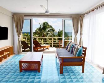 Noah Beach Hotel & Suites - Majahual - Вітальня