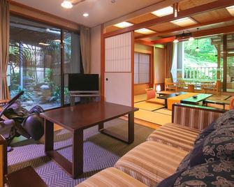 Iwakuni Kokusai Kanko Hotel - Iwakuni - Obývací pokoj