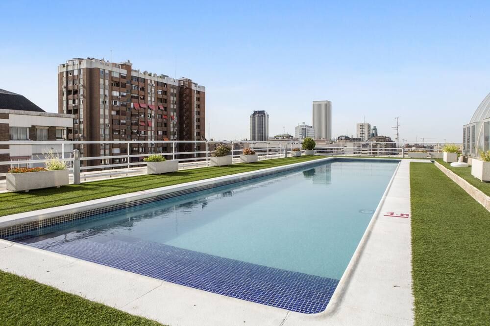 بييري إي فاكانثيس أبارتامنيتوس إديفيثيو يوروبيلدينج 2 - مدريد - حوض السباحة